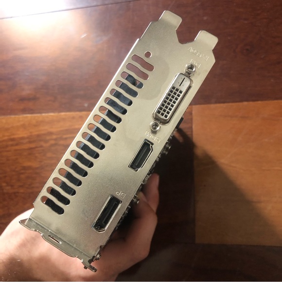 PowerColor AMD Radeon RED DRAGON RX 550 4GB - Picture 5 of 11